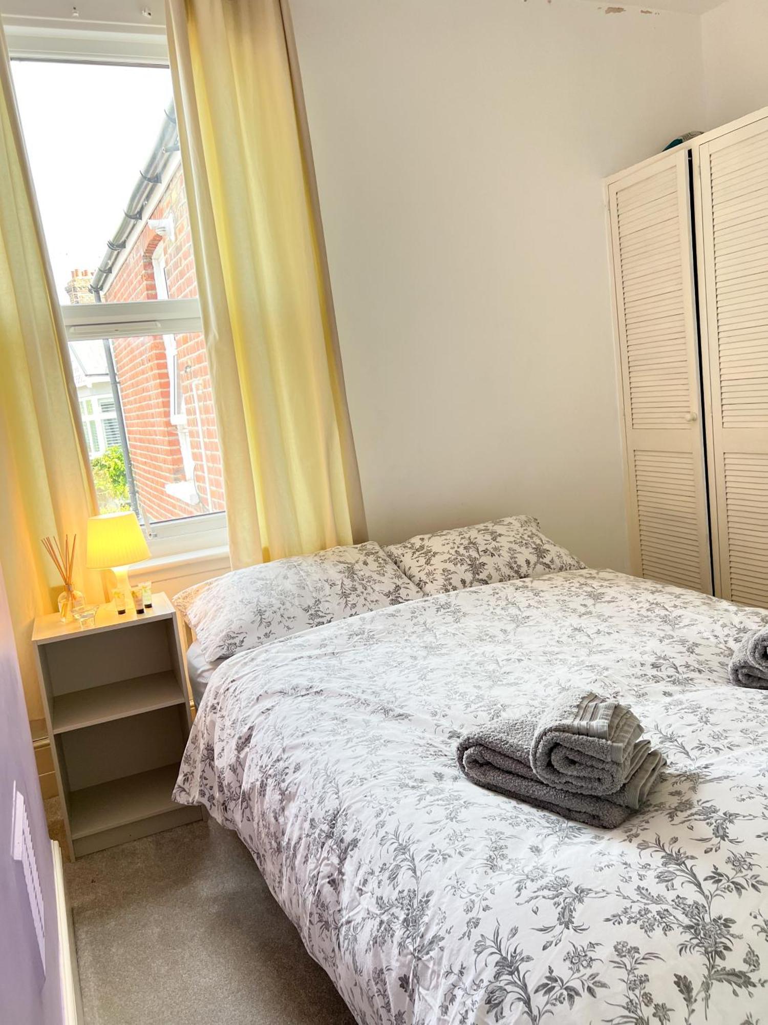 Welcome 2 Bedrooms Flat In Wimbledon Londra Dış mekan fotoğraf